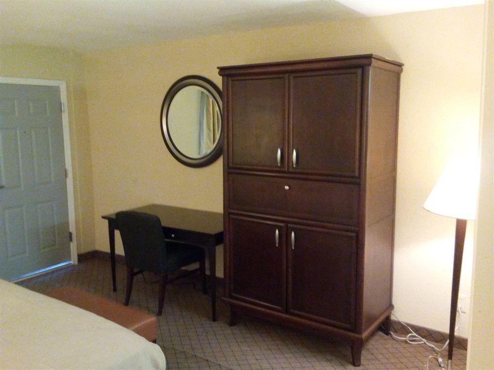 Travel Inn & Suites Humble Kültér fotó